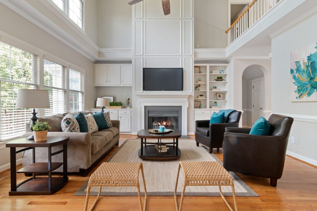 photo of a large home filled with furniture that was recently cleaned